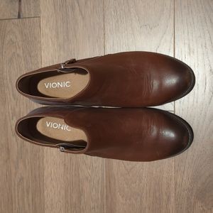 Like new Vionic booties